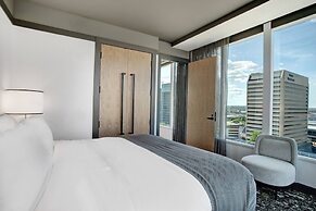 The Farnam, Autograph Collection