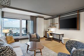 The Farnam, Autograph Collection