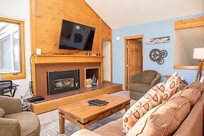 1622 Quicksilver 2 Bedroom Townhouse by RedAwning