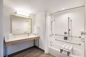 Hampton Inn & Suites Watertown Boston