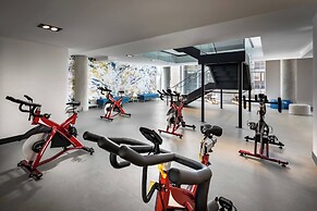 Humaniti Hotel Montreal, Autograph Collection