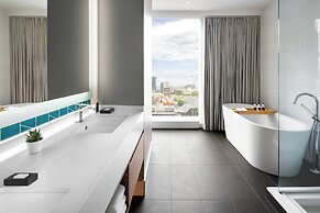 Humaniti Hotel Montreal, Autograph Collection