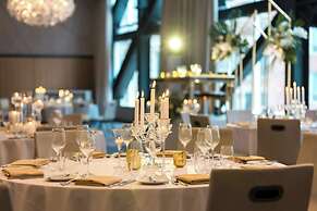 Humaniti Hotel Montreal, Autograph Collection