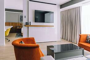 Humaniti Hotel Montreal, Autograph Collection