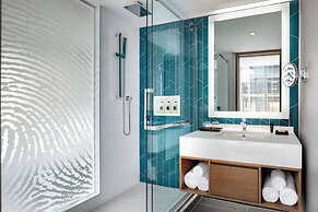 Humaniti Hotel Montreal, Autograph Collection