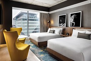 Humaniti Hotel Montreal, Autograph Collection