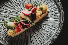 Humaniti Hotel Montreal, Autograph Collection