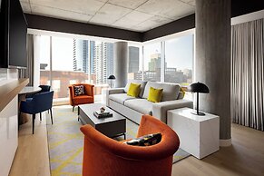 Humaniti Hotel Montreal, Autograph Collection