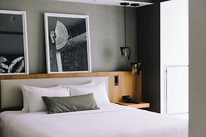 Humaniti Hotel Montreal, Autograph Collection