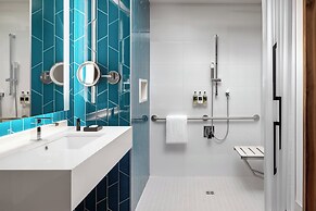 Humaniti Hotel Montreal, Autograph Collection