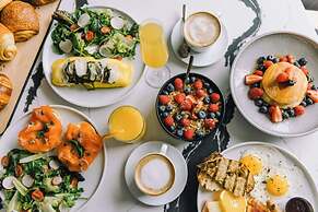 Humaniti Hotel Montreal, Autograph Collection