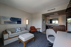 Courtyard by Marriott Iowa City University Heights