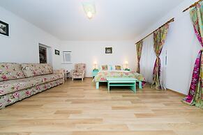 Tischler Apartment & Studio