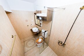 Tischler Apartment & Studio