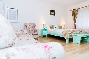 Tischler Apartment & Studio