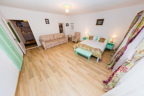 Tischler Apartment & Studio