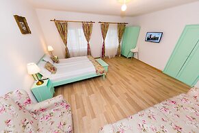 Tischler Apartment & Studio