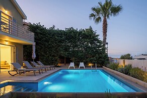 Beachfront Villa Alexandra in Skala