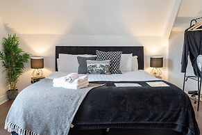 Phénix Central - Huge 3 Bed Apt.