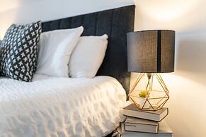 Phénix Central - Huge 3 Bed Apt.