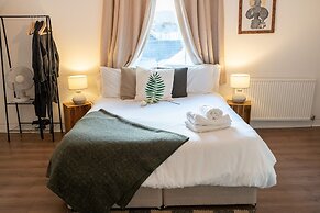 Phénix Central - Huge 3 Bed Apt.