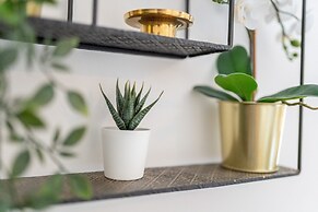 Phénix Central - Huge 3 Bed Apt.