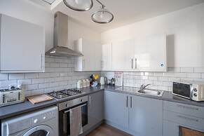 Phénix Central - Huge 3 Bed Apt.