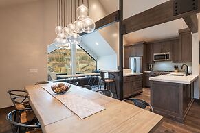 DV Loop Old Town Home by Luxury Mountain Destinations