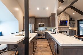 DV Loop Old Town Home by Luxury Mountain Destinations