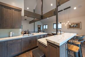 DV Loop Old Town Home by Luxury Mountain Destinations