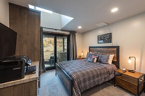 DV Loop Old Town Home by Luxury Mountain Destinations