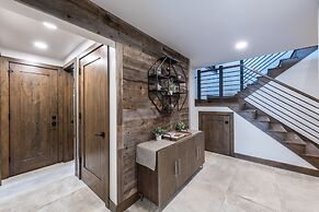 DV Loop Old Town Home by Luxury Mountain Destinations