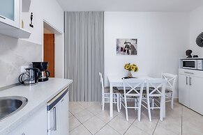 Apartment Ivona With Teracce