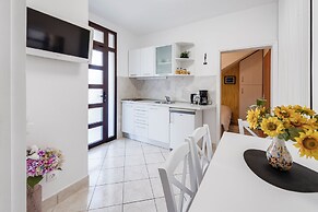 Apartment Ivona With Teracce