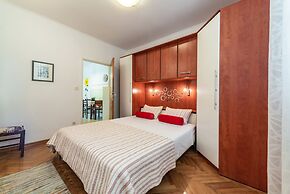 Apartment Ivona With Teracce