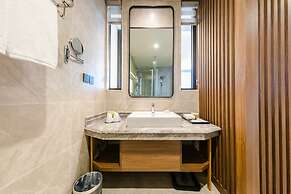 Muong Thanh Luxury Ha Long Centre Hotel