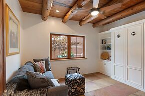 La Joya - Spacious and Historic Downtown Jewel