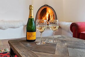 La Joya - Spacious and Historic Downtown Jewel