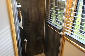Shepherds Hut-1 Bed-hot Tub -views