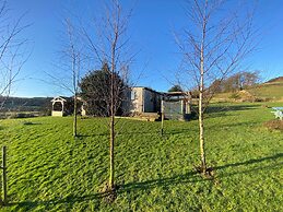 Shepherds Hut-1 Bed-hot Tub-pet Friendly