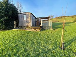Shepherds Hut-1 Bed-hot Tub-pet Friendly