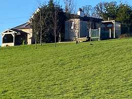 Shepherds Hut-1 Bed-hot Tub-pet Friendly