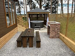 Hollicarrs - Woodland Lodge