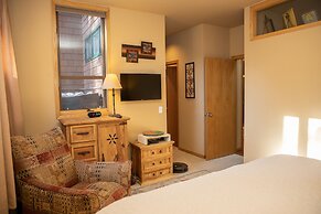 1934 Soda Springs 3 Bedroom Condo by RedAwning