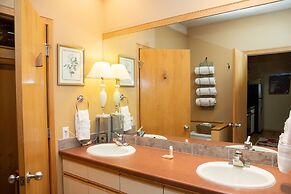 1934 Soda Springs 3 Bedroom Condo by RedAwning