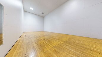 Helios North 6 Spacious and Bright, Pet-Friendly, Walk to The Village 