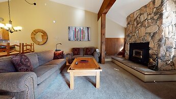 Helios North 6 Spacious and Bright, Pet-Friendly, Walk to The Village 