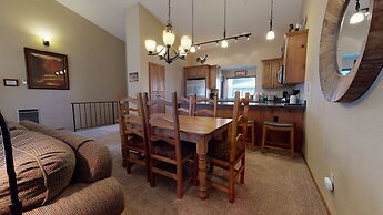 Helios North 6 Spacious and Bright, Pet-Friendly, Walk to The Village 