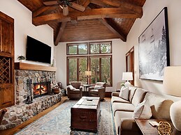 Arrowhead Village Condo - 206 Seasons Lodge
