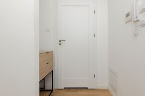 Apartment Warsaw Sławińska by Renters